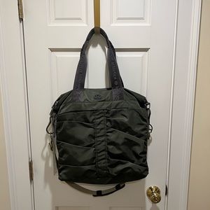 Lulu lemon tote bag